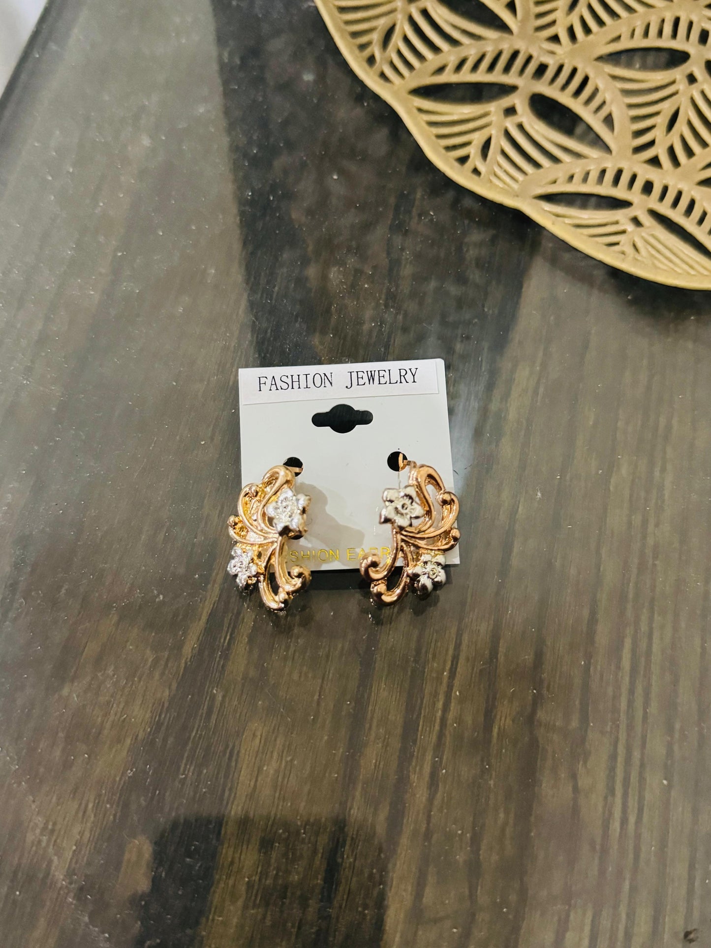 Flower crystal studs
