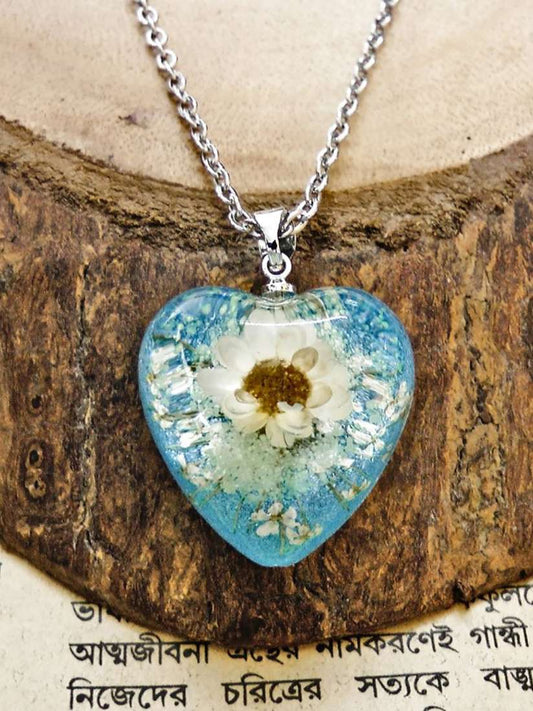 Dried flower Heart pendant