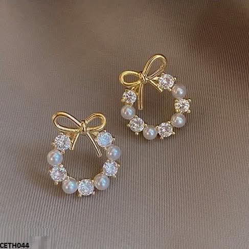 Bow Pearl Studs