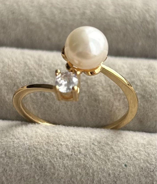 White Pearl zirconia Ring